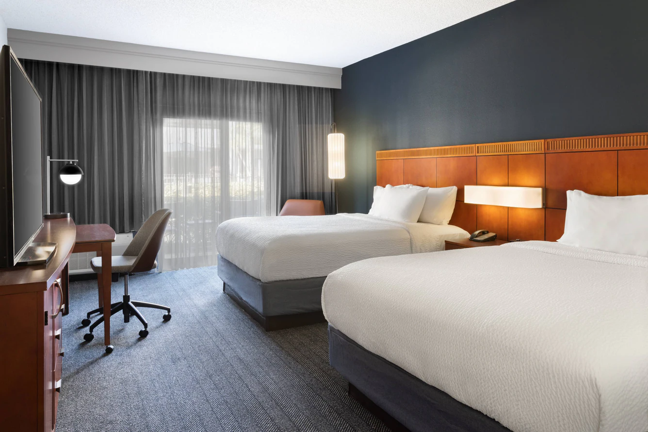 Holiday Inn Express & Suites St. Pete I-275
